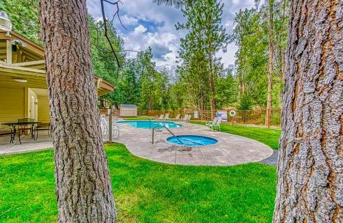Bass Lake House | Creekside & Cozy