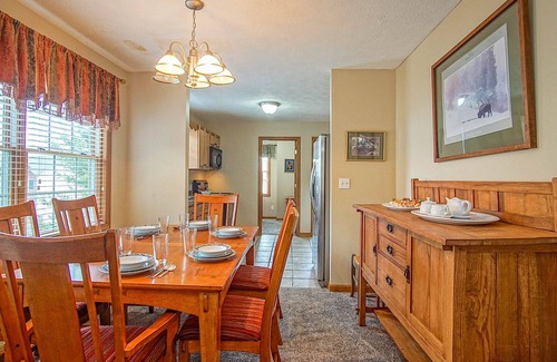 Snowshoe House | Creekside E17, Frisco Kid Retreat Jacuzzi Sleeps 11
