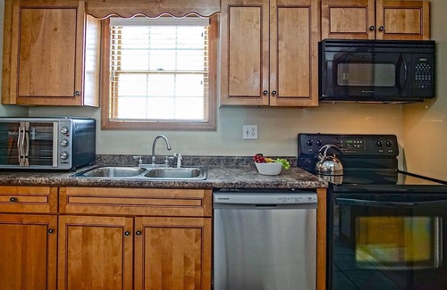Snowshoe House | Creekside E17, Frisco Kid Retreat Jacuzzi Sleeps 11