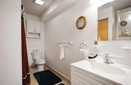 Todd House | Creekside Hideaway
