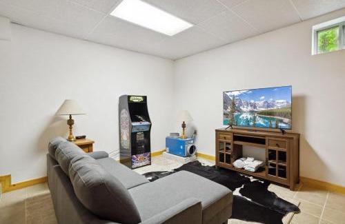 Todd House | Creekside Hideaway