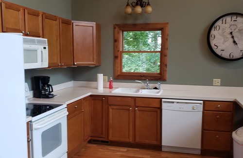 Cannelton Cabin | Creekview Cabin overlooking Deer Creek at Rocky Point with (WI-FI)