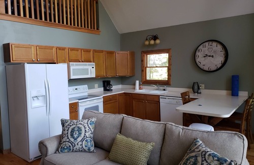 Cannelton Cabin | Creekview Cabin overlooking Deer Creek at Rocky Point with (WI-FI)