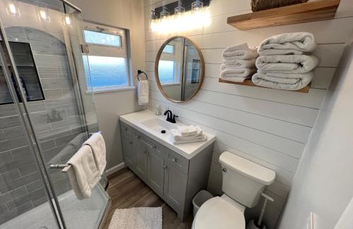 Quincy House | Crescent Bar Waterfront Home- Private Beach, Water Views, Hiking, Golf, Live Concerts