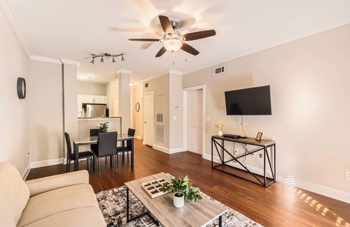 SoNo Apartment | Crest at Midtown 4505 l 1 Bedroom 1 Bathroom