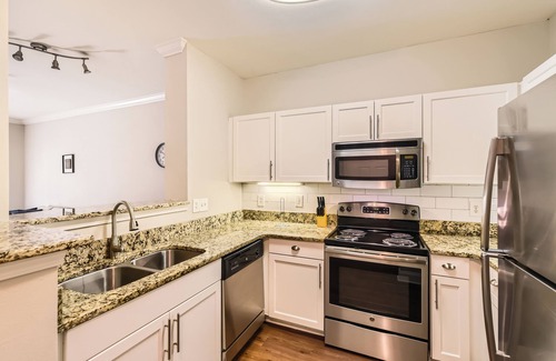 SoNo Apartment | Crest at Midtown 4505 l 1 Bedroom 1 Bathroom