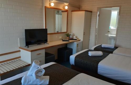 Queanbeyan Hotel | Crest Motor Inn