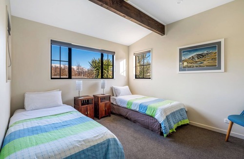 Wanaka Bed & Breakfast | Criffel Peak View B&B and Apartment