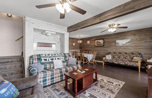 Twin Lake House | Crocker Lake Escape