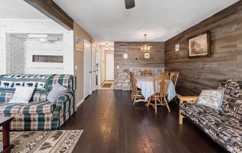 Twin Lake House | Crocker Lake Escape