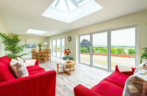 Winterbourne Earls House | Croft House Sleeps 14 ꕤ Country Views nr Salisbury