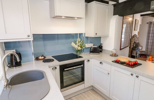 Kirkbymoorside Cottage | CROOKED COTTAGE, pet friendly, with open fire in Kirkbymoorside