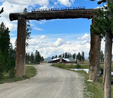 Dubois Resort | Crooked Creek Guest Ranch