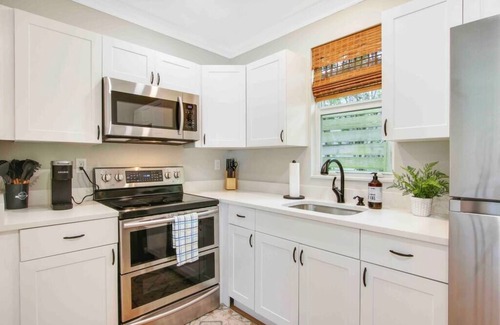 West Palm Beach House | Croton Cottage - Downtown WPB guest house