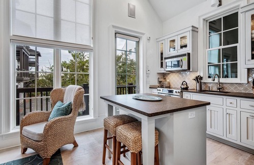 Rosemary Beach Cottage | Crow's Nest: Amazing Carriage House - South of 30A with Gulf Views!