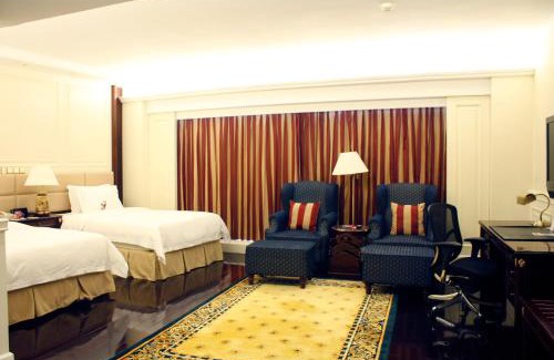 Luohu Hotel | Crowne Plaza Hotel & Suites Landmark Shenzhen by IHG - Nearby Luohu Border, Indoor heated swimming pool, Complimentary Welcome Drink