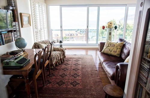 Redhill Apartment | Crows Nest, The heart of Kalk Bay