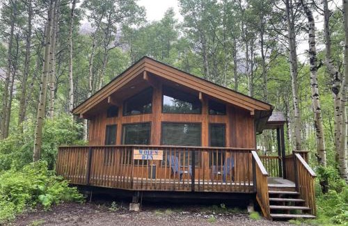 Crowsnest Pass House | Crowsnest River Chalet - Wolfs Den
