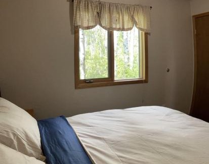Crowsnest Pass House | Crowsnest River Chalet - Wolfs Den