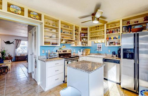 Atlantic Beach Apartment | Crystal Coast Charmer