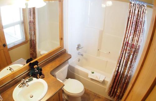 Sun Peaks Apartment | Crystal Forest #53 By Bear Country