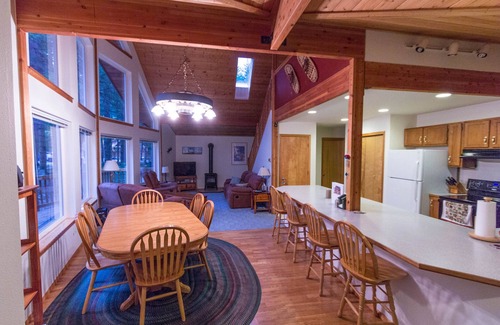 Enumclaw Cabin | Crystal Mountain Chalet
