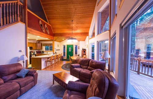 Enumclaw Cabin | Crystal Mountain Chalet