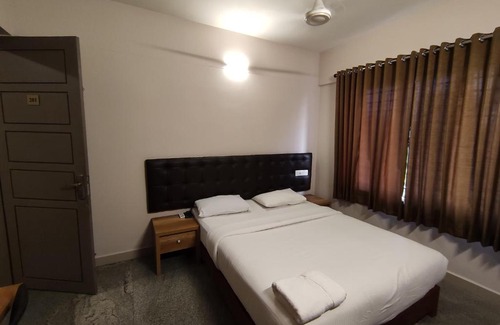 Kakkanad Hotel | Crystal Residency