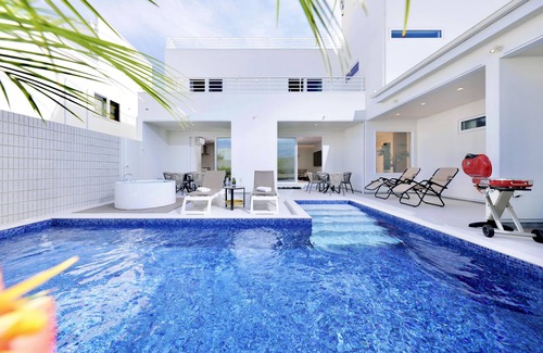 Tsubaki Onsen Villa | Crystal Villa SHIRARAHAMA BEACH