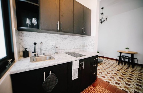 Sagrado Corazon Apartment | CS8- Impressive Original Colonial Architecture w/King Bed & Parking