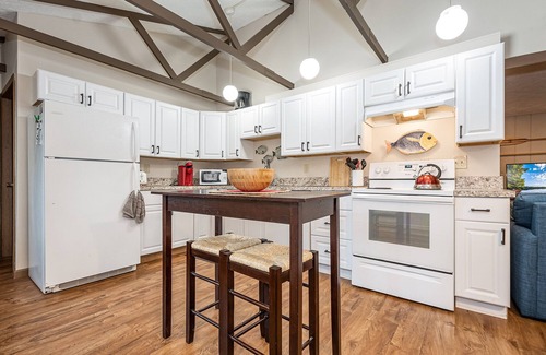 McHenry House | Cub House | 5 Minutes to Skiing, Boating, Dining