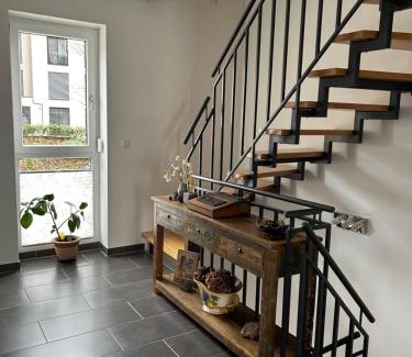 Eberbach House | Cube - Ferienhaus mit Garten und Terrasse in Eberbach