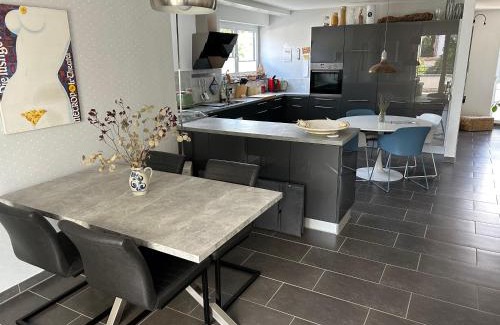 Eberbach House | Cube - Ferienhaus mit Garten und Terrasse in Eberbach