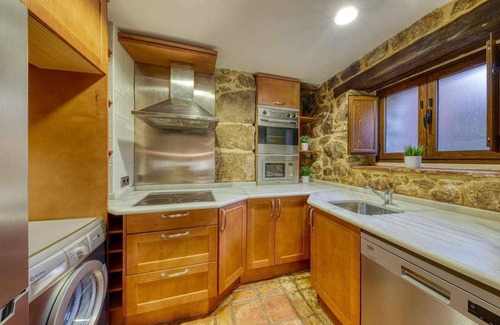 Piedralaves House | Cuesta del Reloj House