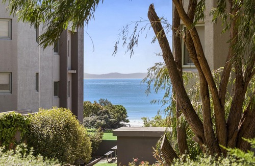 Lorne Apartment | Cumberland Resort Lorne private Apartment near beach, pool, spa, tennis, shops