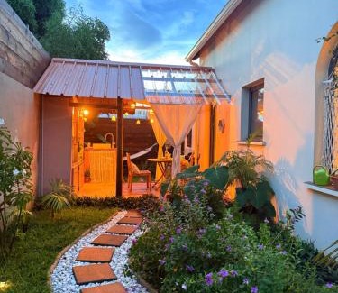 Carosse House | Curieux Refuge