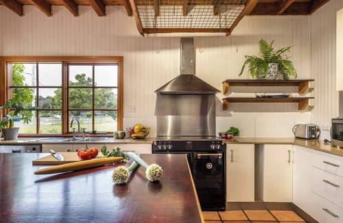 Coles Bay House | Currawong - Freycinet Holiday Houses