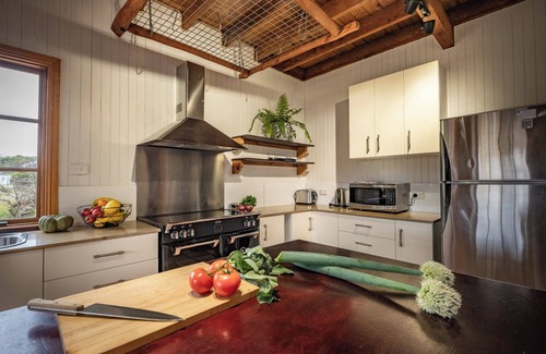 Coles Bay House | Currawong - Freycinet Holiday Houses