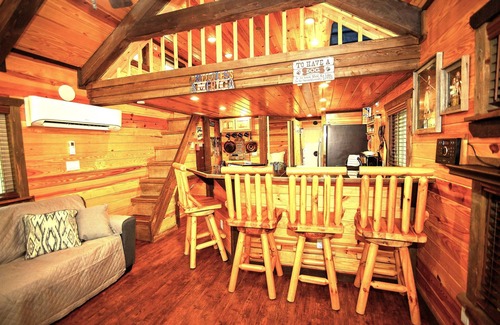 Murfreesboro Cabin | Custom Built Cabin Near Lake & Crater of Diamonds