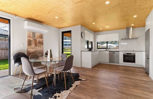 Te Aroha House | Custom designed holiday home, next to Cycleway.