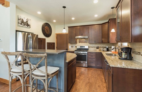 Durango House | Custom Home - 3 Acres - 9 Min to DGO - Hot Tub/Fire Pit/Ping Pong/Arcade Game