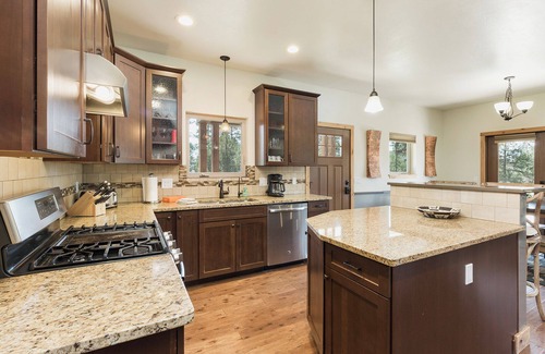 Durango House | Custom Home - 3 Acres - 9 Min to DGO - Hot Tub/Fire Pit/Ping Pong/Arcade Game