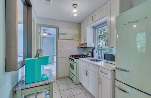 Savannah Cottage | Cute 2BR/1BA Cottage by River & Golf Course on Island!