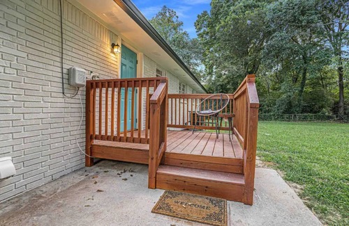 Forest Park House | Cute 3 bedroom near ATL Airport w/King Bed & Den