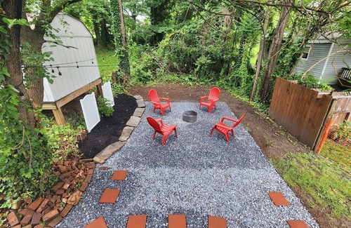 Diamond Hill House | Cute and Cozy 2bd-Pet Friendly-4 Miles to LU!