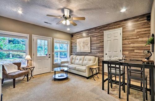 Boring House | Cute and Cozy PDX Area Townhouse 31 Mi to Mt Hood!