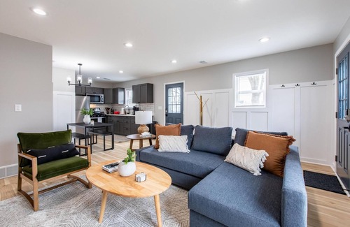 Melvindale House | Cute, Chic & Updated Melvindale Cottage!