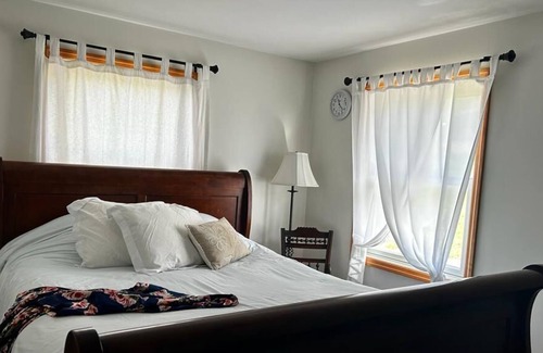 Rome House | Cute, Comfy home in Bumpville