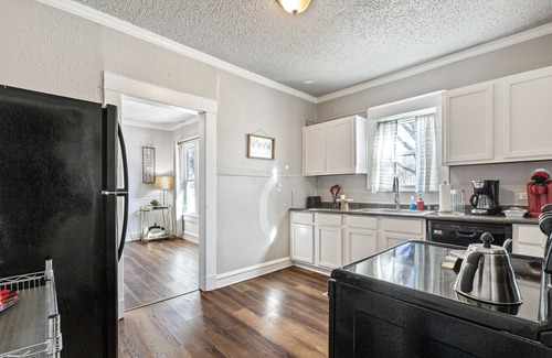 Waco Cottage | Cute Cottage close in Downtown Waco close to Magnolia, Baylor Uni., Cameron Park