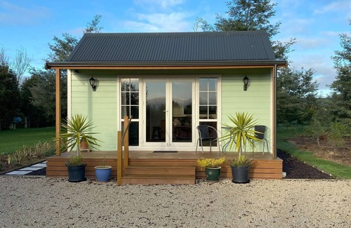 Rotherham Cottage | Cute cottage in Rotherham village. Ideal for a couples retreat.
